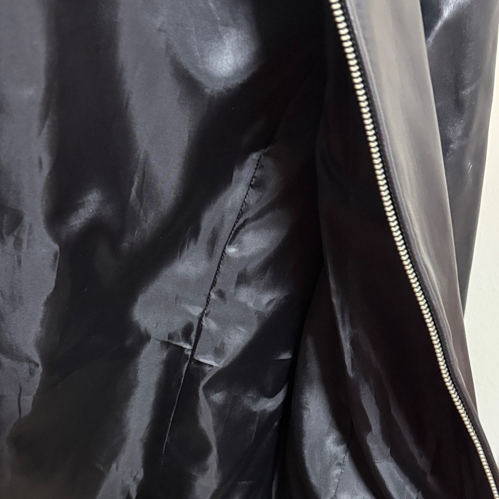 Elegant Black Leather Jacket for Women - Picture 8 of 9